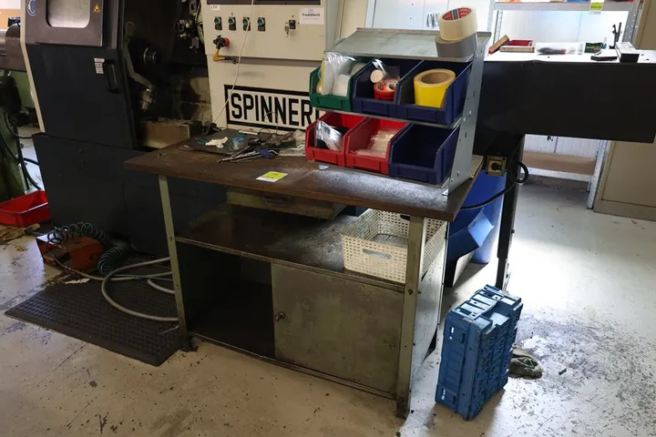 1 x Werkbank Maße: 120 x 60 x 84 cm